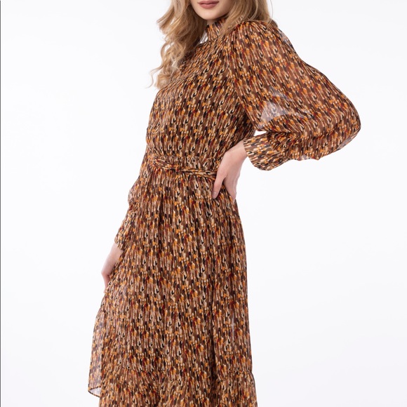 Printed Midi dress comes in S,M,L - Picture 3 of 5